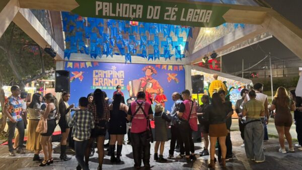 Forró tradicional agita a segunda-feira no Maior São João do Mundo