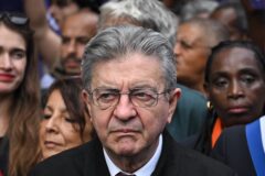 Crise política na França coloca Jean-Luc Mélenchon sob acusações graves