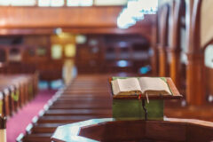 Estudo sobre fiscalização de cultos e missas no Brasil acende debate sobre liberdade religiosa